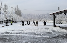 雪夜奋战,护航驾考!远大驾校除雪行动温暖了这个冬天